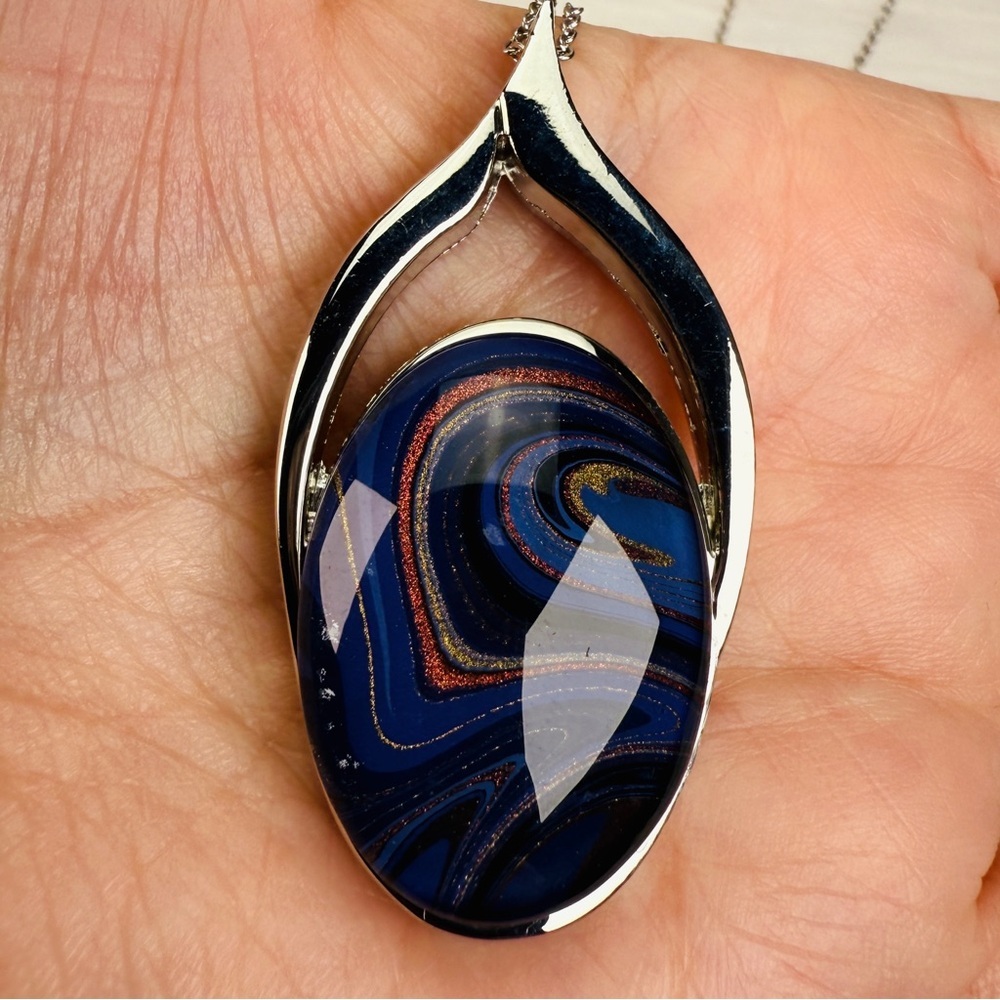 Elegant Blue Swirl and Silvertone Pendant Necklace - Picture 4 of 7